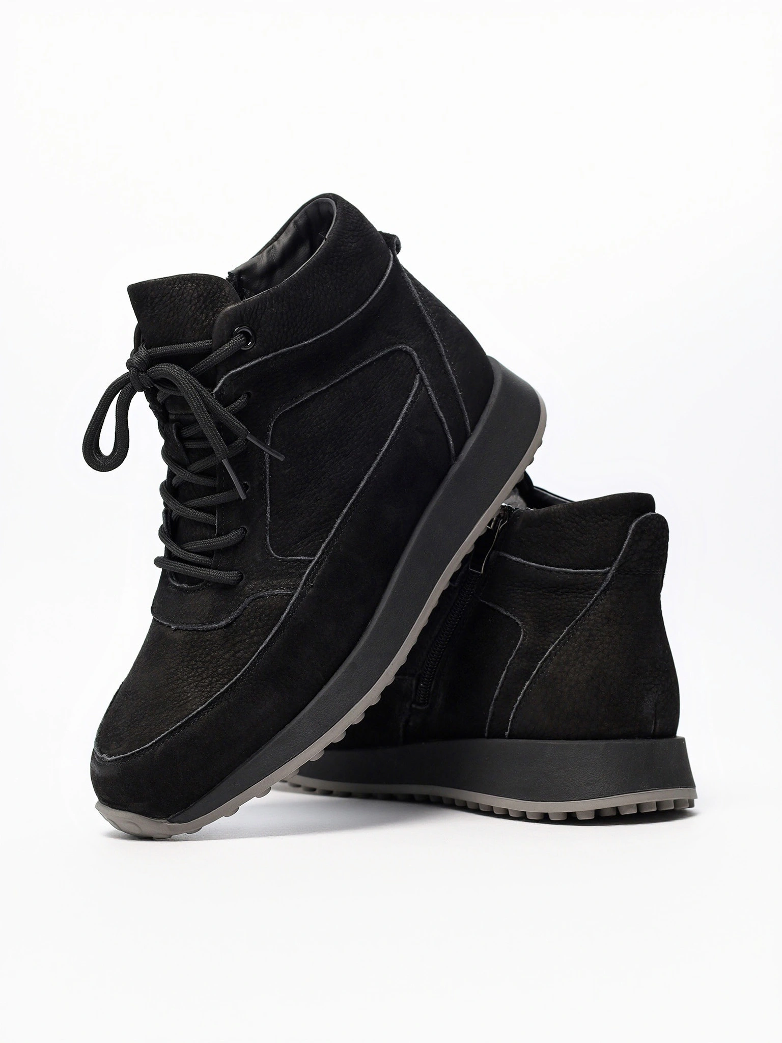 Кроссовки утепленные черного цвета на низкой подошве